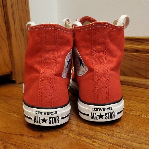 Converse Red and White High-Tops W 7 / M 5 - Picture 5 of 11